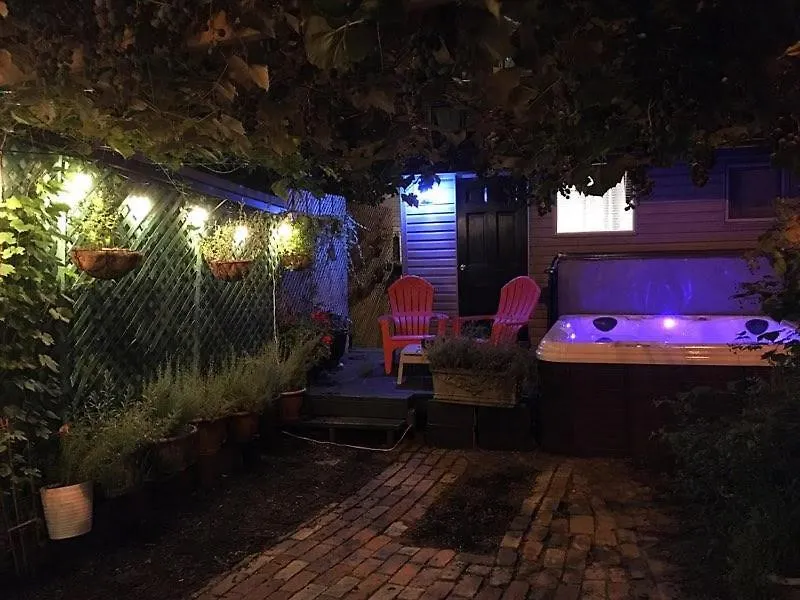 Love-Nest With Private Hot Tub Toronto Canada