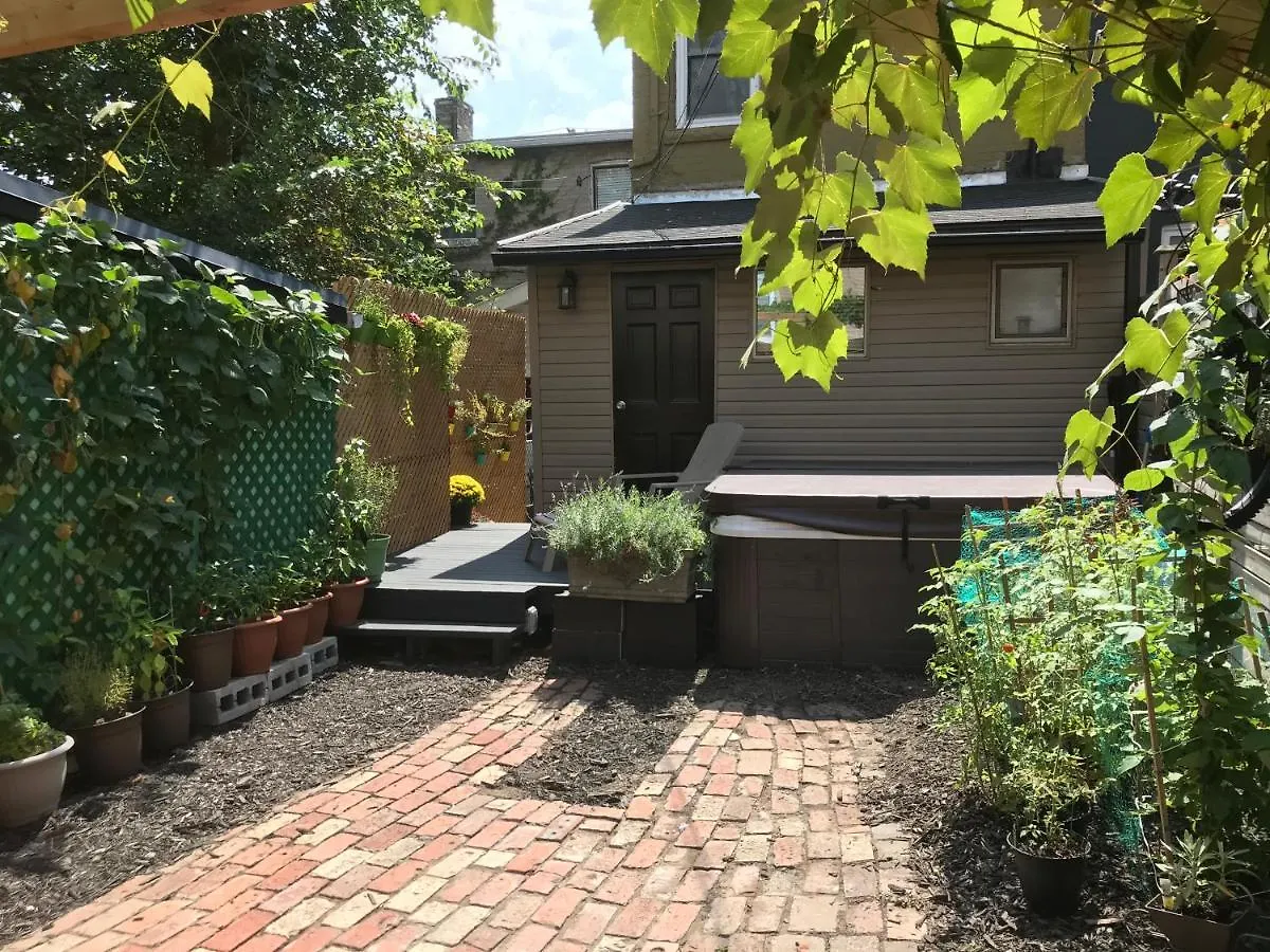 Love-Nest With Private Hot Tub Toronto
