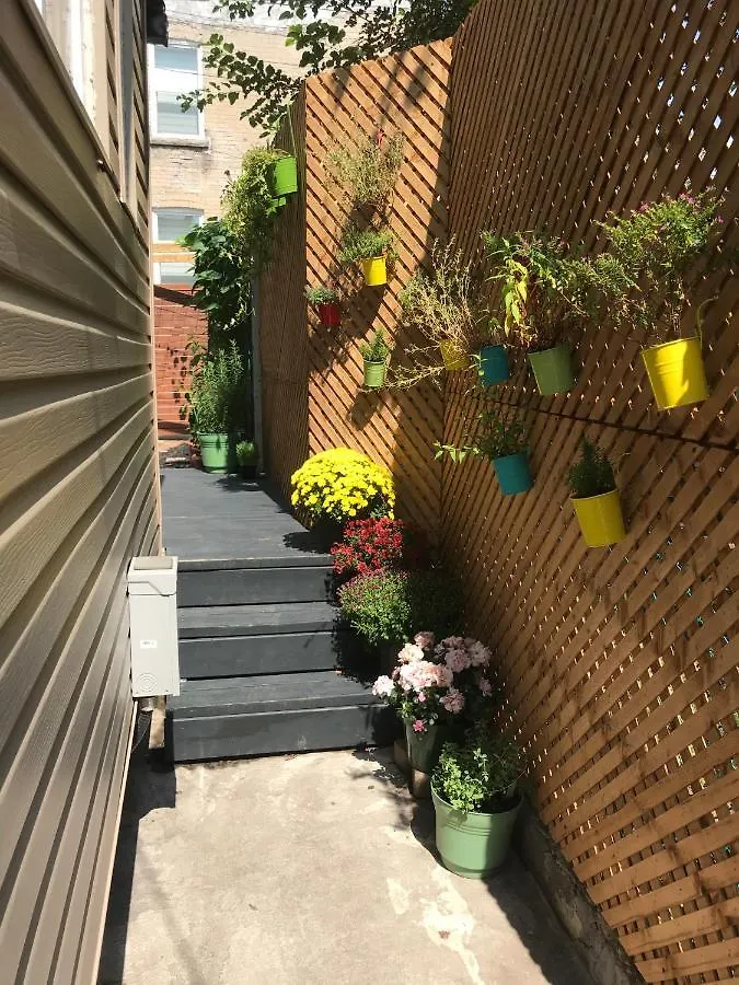 Love-Nest With Private Hot Tub Toronto