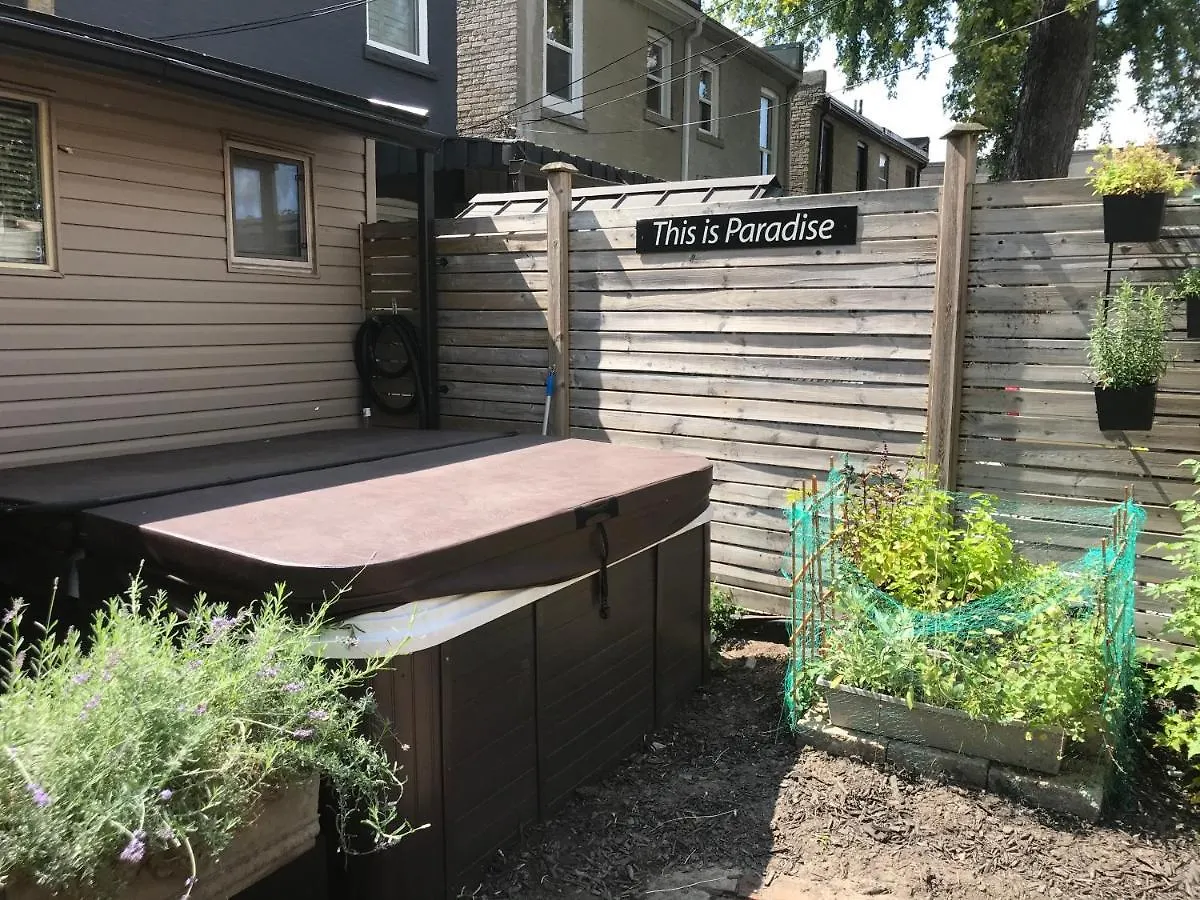 Love-Nest With Private Hot Tub Toronto 0*,  Canada